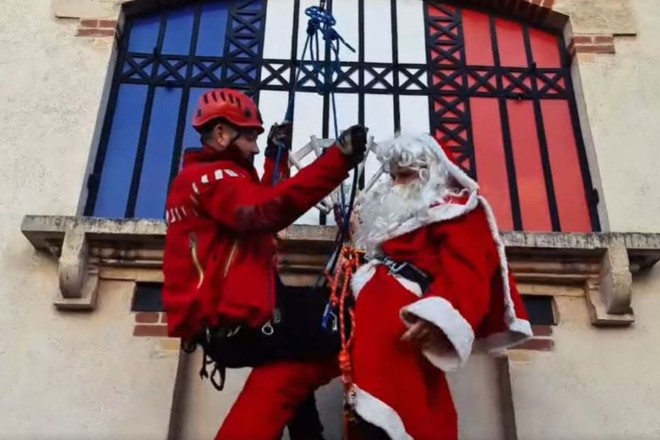 VIDEO.  When Santa Claus has fun sharing the daily life of the Allier firefighters