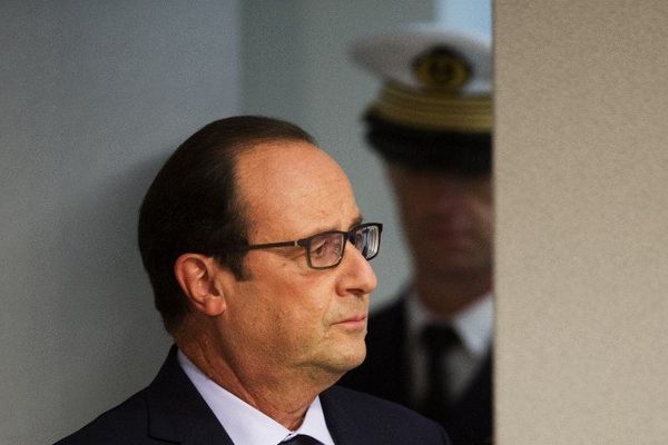 François Hollande a demandé ce mercredi en Conseil des ministres le maintien du plan Vigipirate à son "niveau le plus élevé" au lendemain de l'agression de militaires à Nice.