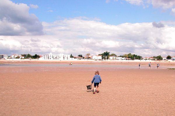 Penser les villes du littoral dans 30 ans dans 100 ans la loi Climat et Résilience de 2021 prévoit de nouvelles dispositions pour les communes face à la montée du niveau de la mer, au risque de submersion marine et à la pression humaine