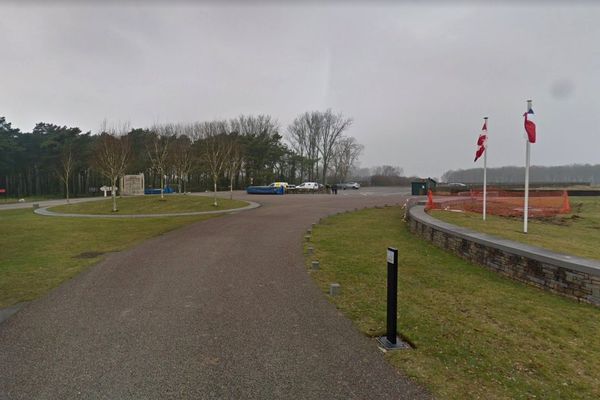 C'est sur un parking du mémorial canadien de Vimy que les deux victimes ont été découvertes.