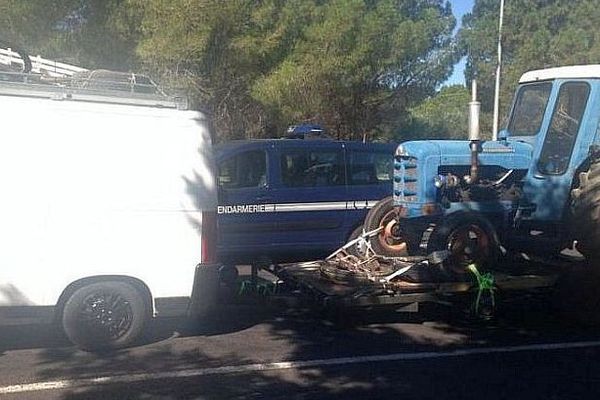 A61 près de Narbonne (Aude) - 10 amendes pour dépassements de poids et vitesse anormale sur autoroute - 7 août 2016.