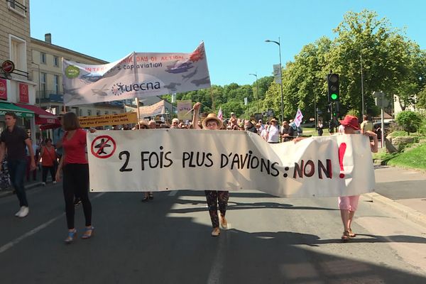 Marche citoyenne contre l'extension de l'aéroport de Beauvais-Tillé