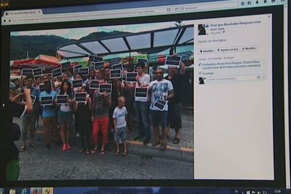 Les proches, les amis mais aussi des élus comme le député du Front de Gauche André Chassaigne se mobilisent sur les réseaux sociaux pour que Bouba,un jeune Guinéen vivant dans le Puy-de-Dôme, ne soit pas expulsé.