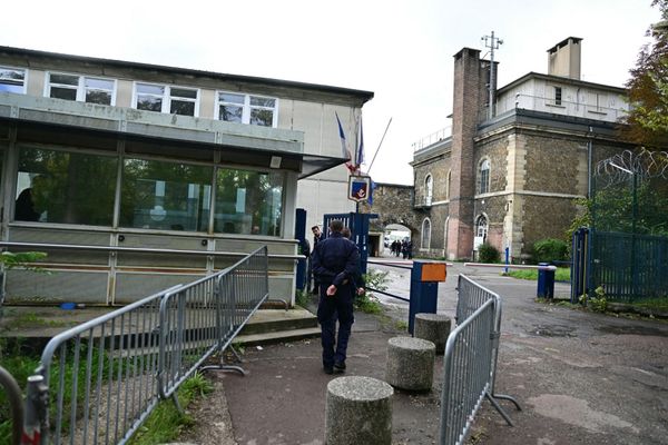 Entrée du CRA Paris-Vincennes. 11 personnes se sont évadées du lieu ce lundi 25 décembre.