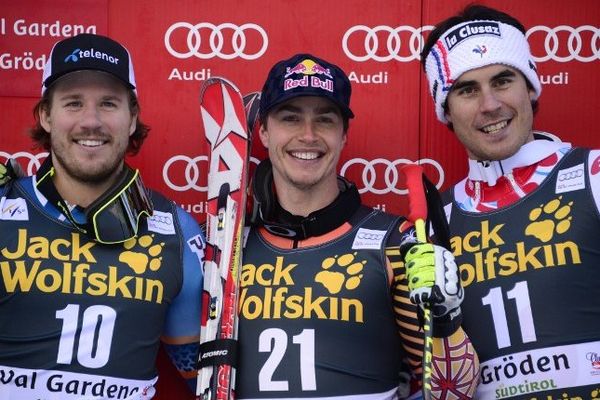 Le Canadien Erik Guay avec à sa droite Norvégien Kjetil Jansrud, 2ème de l'épreuve, et à sa gauche le Français Johan Clarey, 3ème