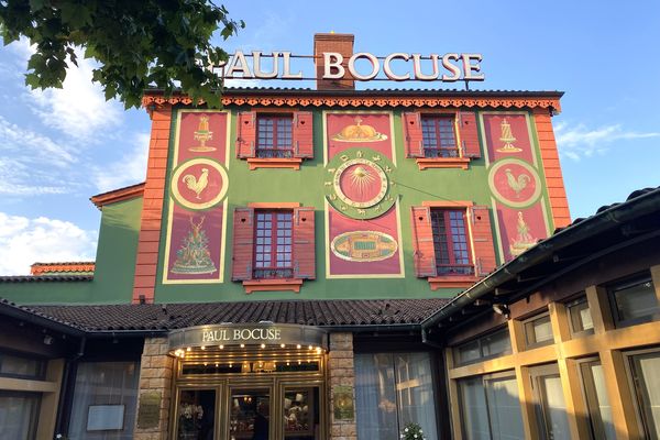 Deux façades du restaurant Bocuse vont être refaites à l'identique, d'ici le 8 décembre.