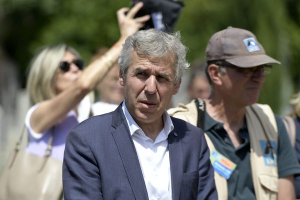 Olivier Berzane, maire EELV du 8e arrondissement de Lyon, lors de l'inauguration d'un refuge de la Ligue de protection des oiseaux (LPO) au nouveau cimetière de la Guillotière à Lyon.