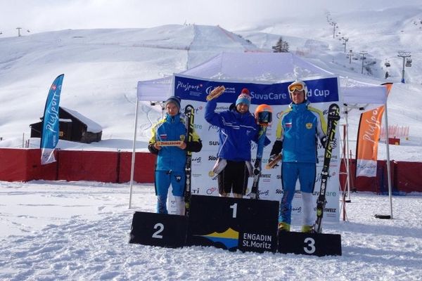 Vincent Gauthier-Manuel sur la première marche d'une manche de coupe du monde à Saint-Moritz en Suisse