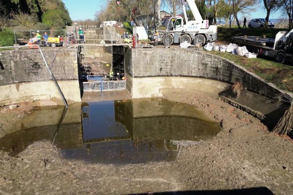 La remise à niveau du canal du midi doit se faire d'ici le 27 mars 2024. Les autorités misent sur des pluies à venir, faute de pouvoir puiser dans des stocks trop faibles.