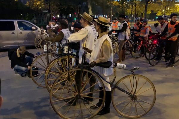 Les vélocipèdistes au départ de Paris 