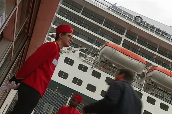 Le Queen Mary II lors d'une escale au Havre.