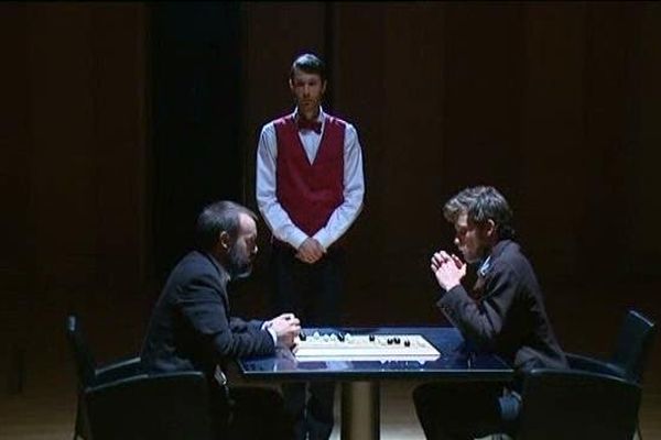 Le Chapelier fou tourne un clip dans la grande salle de l'Arsenal à Metz.