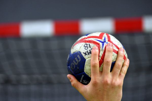 Un entraîneur de handball d'Octeville-sur-Mer est radié, après des témoignages de joueuses qui l'accusent d'harcèlement moral.