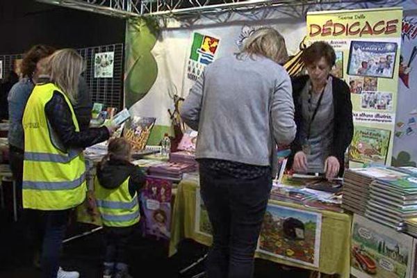 Un des stands présents à la Halle aux toiles de Rouen. 