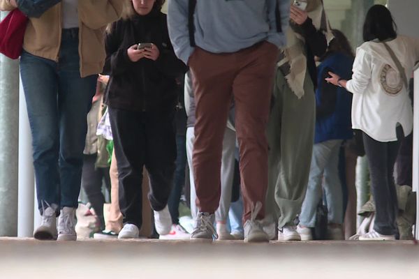 Les étudiants libanais de l'université de Limoges suivent au jour le jour les informations sur la guerre dans leur pays.