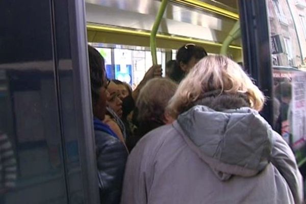 Cohue dans un tram grenoblois