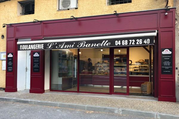 Villegailhenc (Aude) - réouverture de la boulangerie, 10 mois après les inondations meurtrières  - 6 août 2019.