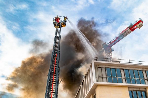 Les pompiers sont intervenus ce merdi 20 décembre vers 10 heures sur le chantier du futur groupe des scolaires des Fabriques, dans le 15ème arrondissement de Marseille.