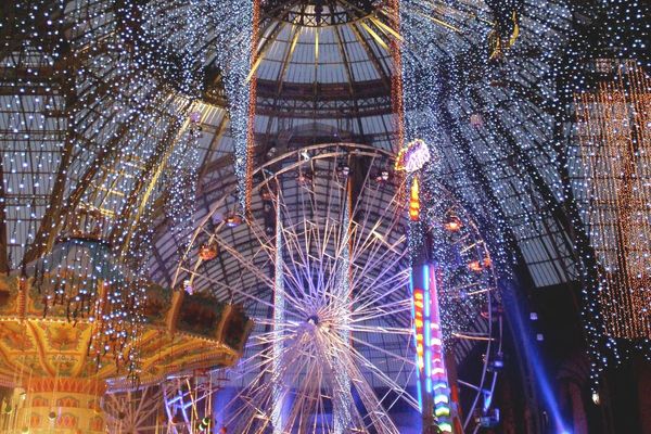 La fête foraine bat son plein sous la nef du Grand Palais