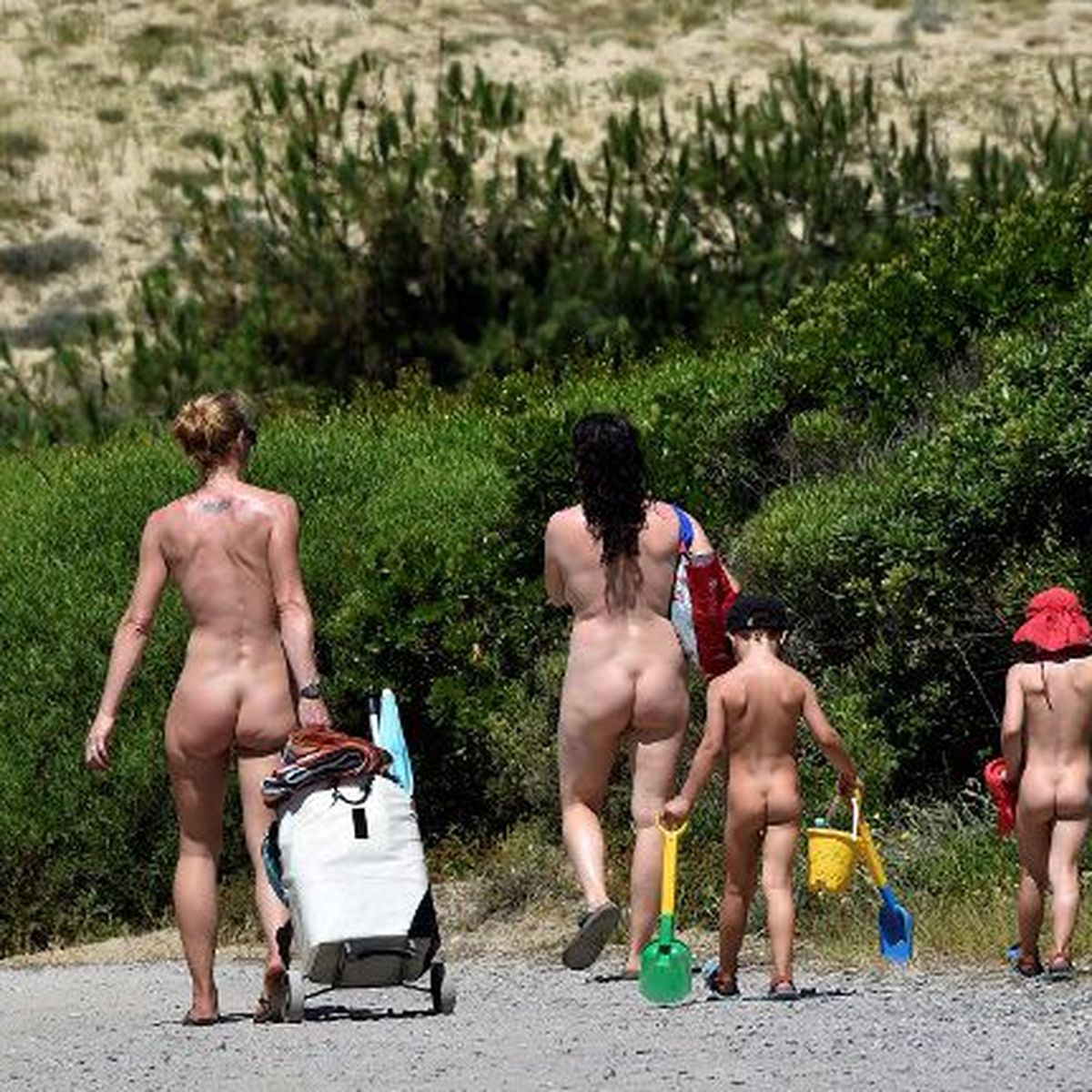 Landes : au camping dArnaoutchot, le renouveau du naturisme en famille