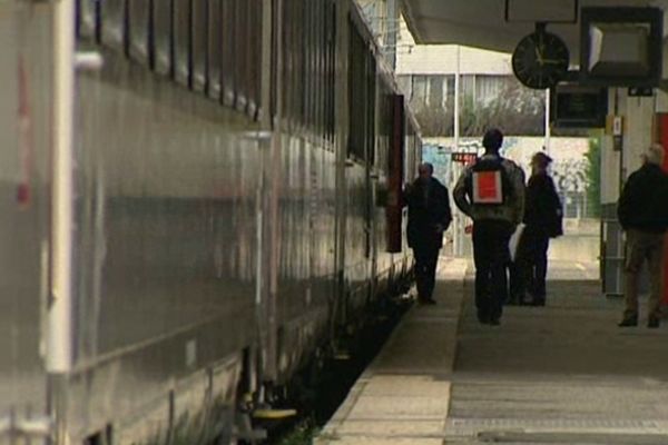 Un euro de plus pour un Clermont-Paris en train Intercités à partir du 24 janvier 2013. La SNCF augmente ses tarifs de 2,3% pour soutenir un vaste programme d'investissements de 2,6 milliards d'euros 