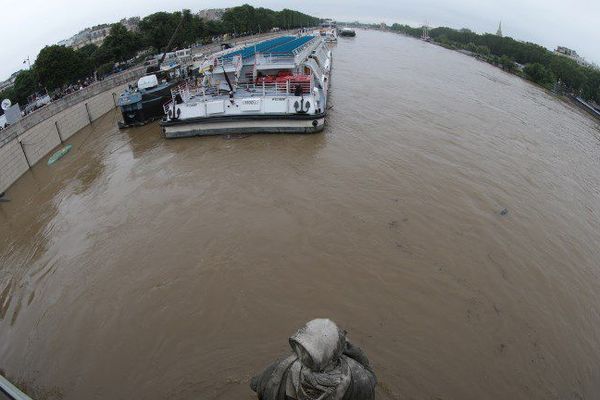 La Seine, sous le pont de l'Alma, le 3 juin 2016.