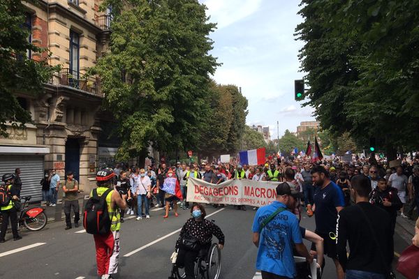 À Lille, le 21 août, la mobilisation des anti-pass sanitaire a réuni plusieurs milliers de personnes. 