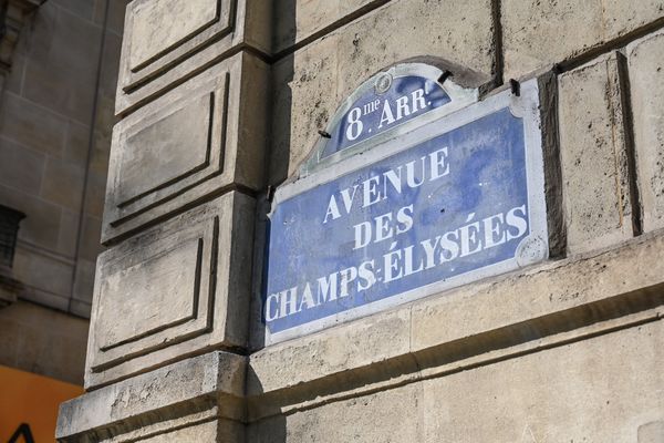 220 000 personnes empruntent chaque jour les Champs-Elysées à Paris