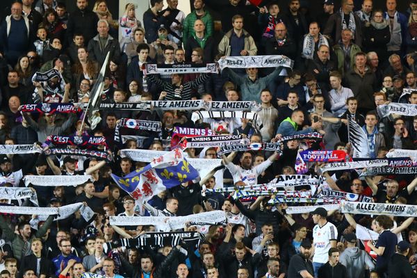 Les supporters amiénois, ici en mai 2017 lors d'un match face à Laval. 