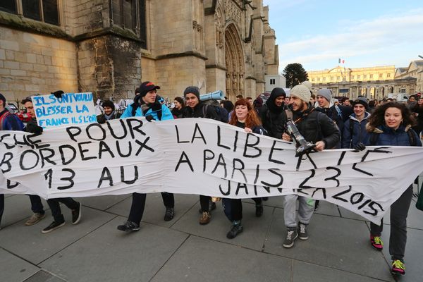 Les lycéens au départ de leur marche pour "l'unité" mardi 13 janvier à Bordeaux.