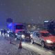 La neige a provoqué un embouteillage conséquent sur la bretelle d'accès entre la nationale N118 et l'autoroute A86, au niveau de Vélizy, dans les Yvelines.