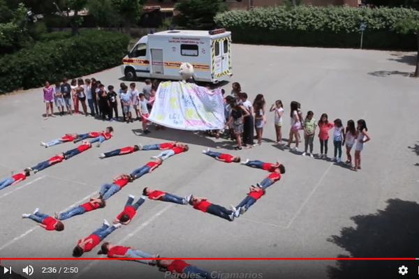 Les sapeurs-pompiers du Var ont fait appel aux enfants des écoles pour faire leur clip.