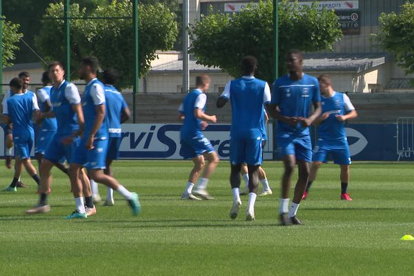 L'AJ Auxerre a pu s'entraîner ce jeudi 22 juillet sous le regard des supporters du club.