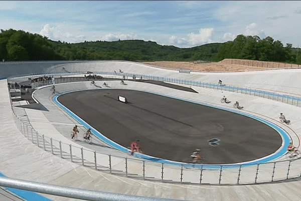 Les cyclistes limousins ont pu tester le nouvel équipement, vendredi 2 juin.