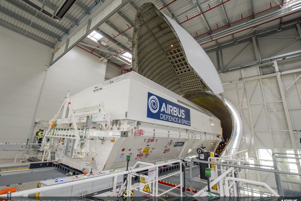 Le BelugaST d'Airbus a transporté le satellite Hotbird 13G.