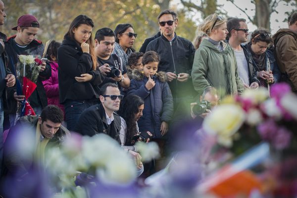 L'hommage aux victimes des attentats de Paris.