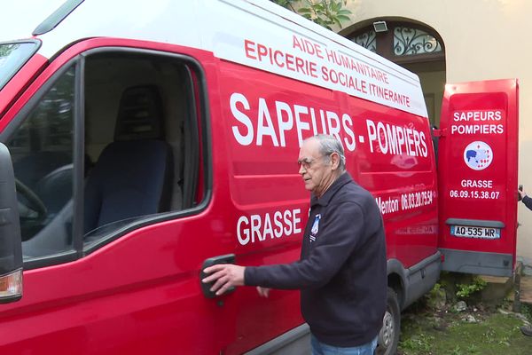 L’Association des Sapeurs Pompiers de Grasse Humanitaire apporte son aide à la population d'un petit village d'Ardèche dévasté par une tempête.