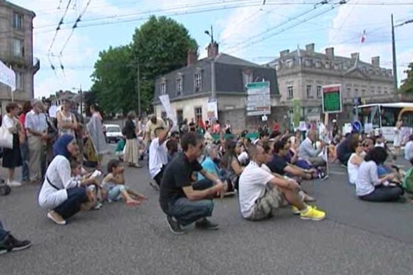 Environ 200 personnes ont manifesté à Limoges.