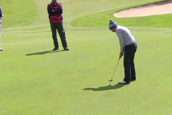 Le Français Baptiste Chapellan est remonté en tête du classement de l'Open de golf de Saint-Omer.