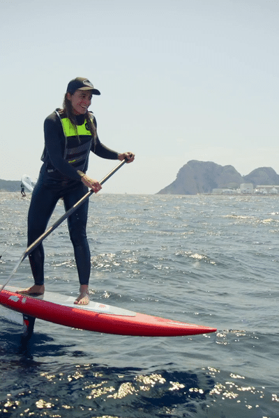 Passionnée de windsurf quand elle était petite, Olivia s’est toujours imaginée être championne de cette discipline. Mais c’est de SUP Race qu’elle le devient.