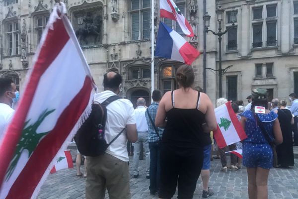 Outre la présence d'une grande communauté libanaise à Compiègne, la ville est également jumelée à celle de Jezinne (Liban).