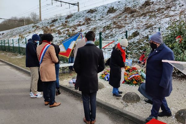 L’hommage a été organisé au Pont de la Fouille, rue Antoine Rocca à Sainte-Geneviève-des-Bois, ce vendredi 12 février 2021.