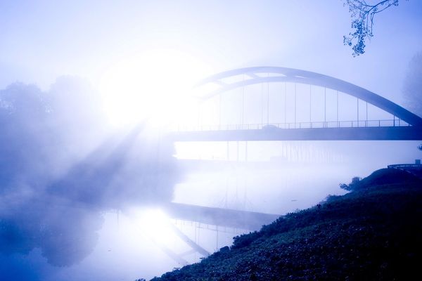 Le soleil caché par le brouillard.