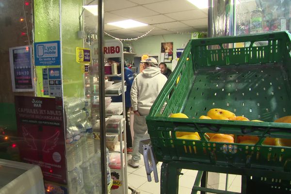 Un arrêté municipale ordonne aux épiceries de Narbonne de fermer la nuit, entre 22h et 6h, du jeudi soir au dimanche matin.