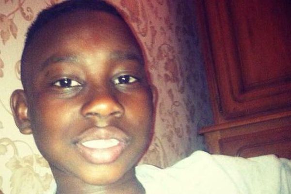 Moussa, 14 ans, est décédé des suites de ses blessures après avoir été touché de plusieurs coups de feu dans un square de Trappes. 