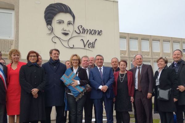 Inauguration du collège Simone Veil de Chénérailles en Creuse en présence des élus locaux mais aussi de François Baroin, ancien ministre de l'Economie des Finances et de l'Industrie