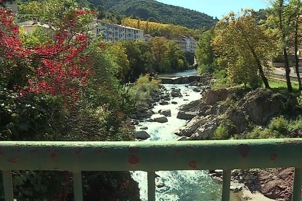 Le Tech traverse Amélie-les-Bains dans les Pyrénées-Orientales.