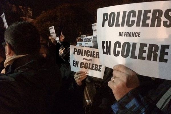 Rassemblement de policiers jeudi 3 novembre 2016 pour réclamer plus de moyens