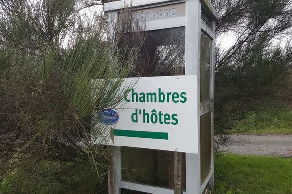 L'une des dernières cabines téléphoniques de la Creuse, dans la commune de Janaillat