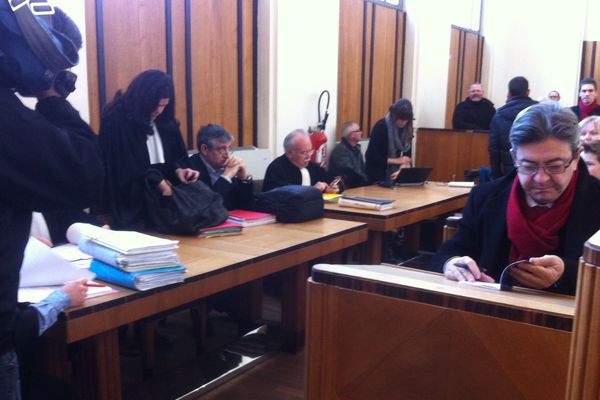 Jean-Luc Mélenchon au tribunal de Béthune ce mardi. Marine Le Pen n'était, elle, pas présente, à cette audience. 